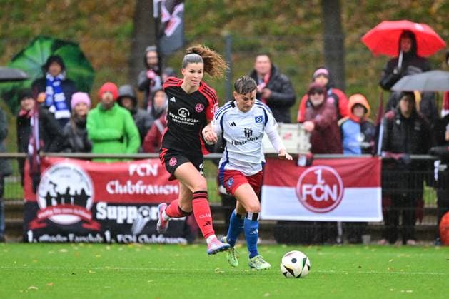 Soccer I Women I Season 2024 2025 I 2 Bundesliga I 11 Matchday I Hamburger SV 1 FC Nürnberg I 17 11 2024 Nina Schneider 29, 1 FC Nürnberg Jobina Verena Lahr 31, Hamburger SV Hamburg Am Volkspark Hamburg Germany Copyright: xLobeca FelixxSchlikisx