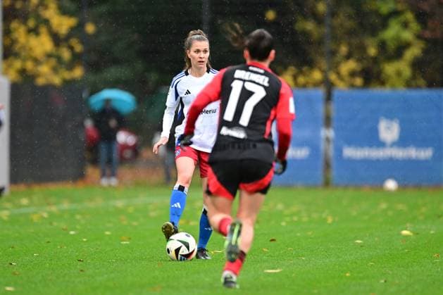 Soccer I Women I Season 2024 2025 I 2 Bundesliga I 11 Matchday I Hamburger SV 1 FC Nürnberg I 17 11 2024 Jana Braun 15, Hamburger SV Jonna Brengel 17, 1 FC Nürnberg Hamburg Am Volkspark Hamburg Germany Copyright: xLobeca FelixxSchlikisx