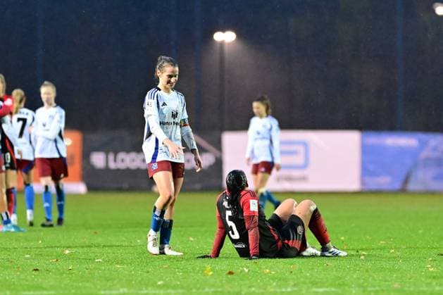 Soccer I Women I Season 2024 2025 I 2 Bundesliga I 11 Matchday I Hamburger SV 1 FC Nürnberg I 17 11 2024 Looks disappointed, saddened, depressed, frustrated, crestfallen, offended, dejected, dissatisfied, disillusioned, bad-tempered Pauline Machtens 28, Hamburger SV and Clara Fröhlich 5, 1 FC Nürnberg Hamburg Am Volkspark Hamburg Germany Copyright: xLobeca FelixxSchlikisx