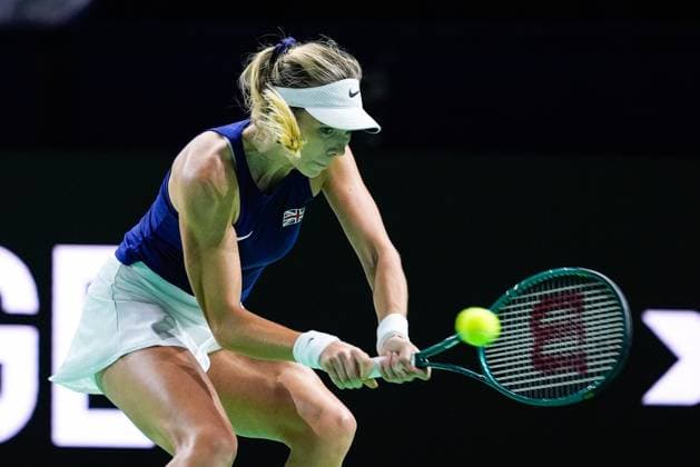 November 17, 2024, Malaga, Malaga, SPAIN: Katie Boulter of Great Britain in action against Leylah Fernandez of Canada during tennis match between Canada and Great Britain during The Billie Jean King Cup at Martin Carpena Pavilion stadium on November 17, 2024, in Malaga, Spain Malaga SPAIN - ZUMAa181 20241117_zaa_a181_395 Copyright: xJoaquinxCorcherox