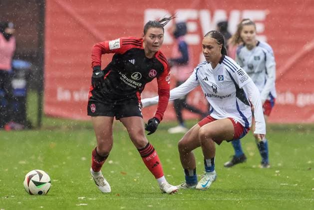 from left Clara Fröhlich 1 FC Nürnberg, 5 and Melina Krüger Hamburger SV, 9 in a duel, dynamic, action, action, game scene, THE DFB GUIDELINES PROHIBIT ANY USE OF PHOTOGRAPHS AS IMAGE SEQUENCES AND OR QUASI VIDEO DFB REGULATIONS PROHIBIT ANY USE OF PHOTOGRAPHS AS IMAGE SEQUENCES AND OR QUASI VIDEO , 17 11 2024, Hamburg Germany , Football, 2 Womens Bundesliga, Hamburger SV 1 FC Nürnberg xobx