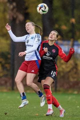 from left Annaleen Böhler Hamburger SV, 6 and Medina Desic 1 FC Nürnberg, 10 in a duel, dynamic, action, action, game scene, THE DFB REGULATIONS PROHIBIT ANY USE OF PHOTOGRAPHS AS IMAGE SEQUENCES AND OR QUASI VIDEO , 17 11 2024, Hamburg Germany , Football, 2 Womens Bundesliga, Hamburger SV 1 FC Nürnberg xobx