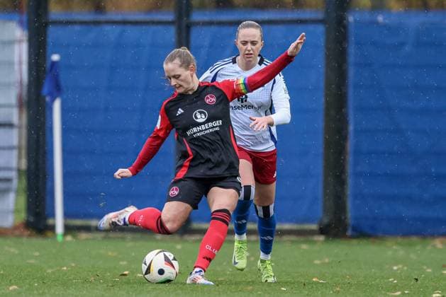 v li Luisa Guttenberger 1 FC Nürnberg, 4 on the ball, single image, full body, action, action, match scene, Victoria Schulz Hamburger SV, 19 , THE DFB REGULATIONS PROHIBIT ANY USE OF PHOTOGRAPHS AS IMAGE SEQUENCES AND OR QUASI VIDEO , 17 11 2024, Hamburg Germany , Football, 2 Womens Bundesliga, Hamburger SV 1 FC Nürnberg xobx