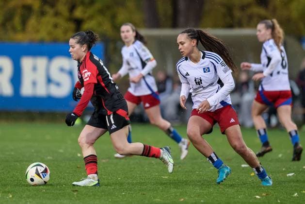 from left Jonna Brengel 1 FC Nürnberg, 17 and Lisa Baum Hamburger SV, 11 in a duel, dynamic, action, action, game scene, THE DFB REGULATIONS PROHIBIT ANY USE OF PHOTOGRAPHS AS IMAGE SEQUENCES AND OR QUASI VIDEO , 17 11 2024, Hamburg Germany , Football, 2 Womens Bundesliga, Hamburger SV 1 FC Nürnberg xobx