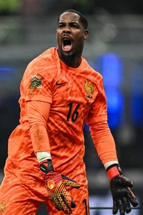 CALCIO - UEFA Nations League - Italy vs France Mike Maignan of France reacts during the Group A2 - UEFA NATIONS LEAGUE 2024 match between Italy and France on 17 of November 2024 at Giuseppe Meazza San Siro Siro stadium in Milan, Italy. Milan Italy  Copyright: xIPAxSport ABACAx