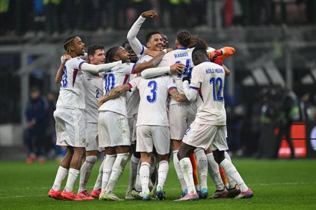 Sport Bilder des Tages CALCIO - UEFA Nations League - Italy vs France France players celebrate victory during the Group A2 - UEFA NATIONS LEAGUE 2024 match between Italy and France on 17 of November 2024 at Giuseppe Meazza San Siro Siro stadium in Milan, Italy. Milan Italy  Copyright: xIPAxSport ABACAx