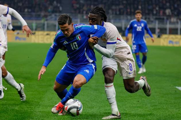 Milan, Italy, 17th November 2024, San Siro Stadium: Giacomo Raspadori (10 Italy) and Manu Kone (8 France) in action during the UEFA Nations League 2024, League A, Group A2, match between Italy and France at San Siro Stadium, Italy. Francesco Farina SPP (FRANCESCO FARINA SPP) Copyright: xFRANCESCOxFARINAx xSPPx spp-en-FrFa-_O2A1907