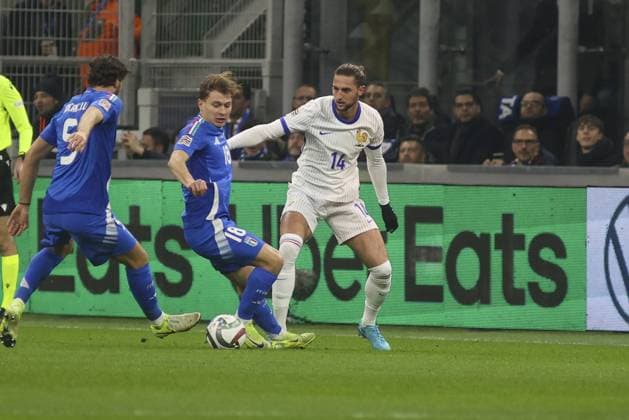 CALCIO - UEFA Nations League - Italy vs France Nicolo Barella of Italy battle for the ball with Adrien Rabiot of France during Italy vs France, matchday 6 of League A of Uefa Nations League 2025, game at Giuseppe Meazza - San Siro stadium in Milano (MI), Italy, on November 17, 2024. Milan Italy  Copyright: xIPAxSport ABACAx