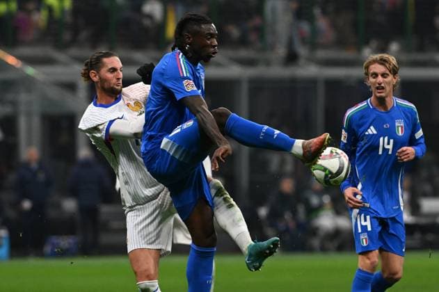 CALCIO - UEFA Nations League - Italy vs France adrien rabiot (france) and moise kean (italy) during Italy vs France, Football UEFA Nations Leage match in Milan, Italy, November 17 2024 Milan Italy  Copyright: xIPAxSport ABACAx