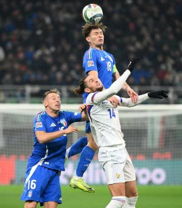 (241118) -- MILAN, Nov. 18, 2024 -- Davide Frattesi (L) and Nicolo Barella (top) of Italy vie for the ball against Adrien Rabiot of France during the UEFA Nations League 2024 25 League A Group 2 football match between Italy and France in Milan, Italy, Nov. 17, 2024. (Photo by Alberto Lingria Xinhua) (SP)ITALY-MILAN-FOOTBALL-UEFA NATIONS LEAGUE-ITALY VS FRANCE LixJing 