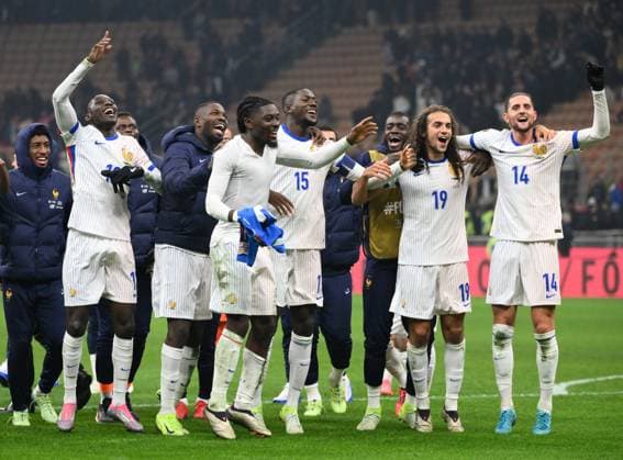 (241118) -- MILAN, Nov. 18, 2024 -- Players of France celebrate after winning the UEFA Nations League 2024 25 League A Group 2 football match between Italy and France in Milan, Italy, Nov. 17, 2024. (Photo by Alberto Lingria Xinhua) (SP)ITALY-MILAN-FOOTBALL-UEFA NATIONS LEAGUE-ITALY VS FRANCE LixJing 