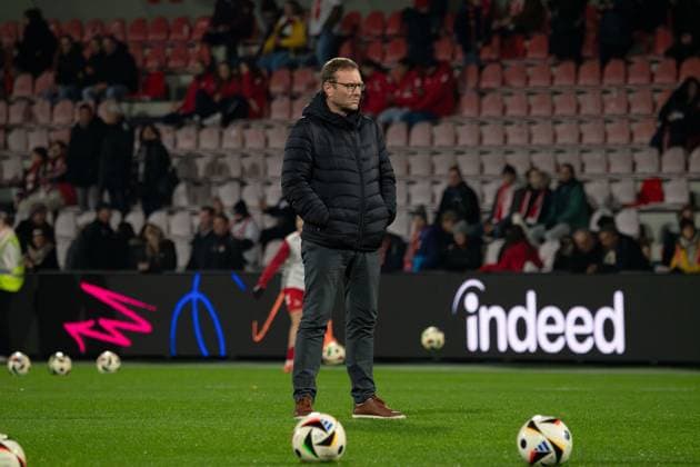 Köln, Germany, November 18th 2024: Headcoach of SV Werder Bremen Thomas Horsch in warm-up before the Google Pixel Frauen-Bundesliga between 1. FC Köln and SV Werder Bremen at Franz-Kremer-Stadion in Köln, Germany. (Qianru Zhang SPP) Copyright: xQianruxZhang SPPx spp-en-QiZh-DSC_5652--