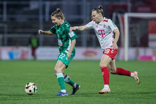 from left Rieke Dieckmann SV Werder Bremen, 22 and Dora Zeller 1 FC Köln, 19 in a duel, dynamic, action, action, game scene, THE DFB GUIDELINES PROHIBIT ANY USE OF PHOTOGRAPHS AS IMAGE SEQUENCES AND OR QUASI VIDEO DFB REGULATIONS PROHIBIT ANY USE OF PHOTOGRAPHS AS IMAGE SEQUENCES AND OR QUASI VIDEO , 18 11 2024, Cologne Germany , Football, Google Pixel Women Bundesliga, 1 FC Köln SV Werder Bremen xobx