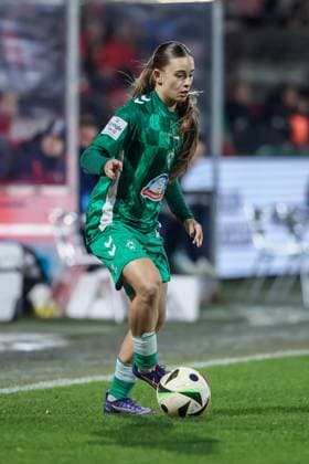v li Tuana Mahmoud SV Werder Bremen, 10 on the ball, cropped image, single image, full body, action, action, match scene, THE DFB GUIDELINES PROHIBIT ANY USE OF PHOTOGRAPHS AS IMAGE SEQUENCES AND OR QUASI VIDEO DFB REGULATIONS PROHIBIT ANY USE OF PHOTOGRAPHS AS IMAGE SEQUENCES AND OR QUASI VIDEO , 18 11 2024, Cologne Germany , Football, Google Pixel Women Bundesliga, 1 FC Köln SV Werder Bremen xobx
