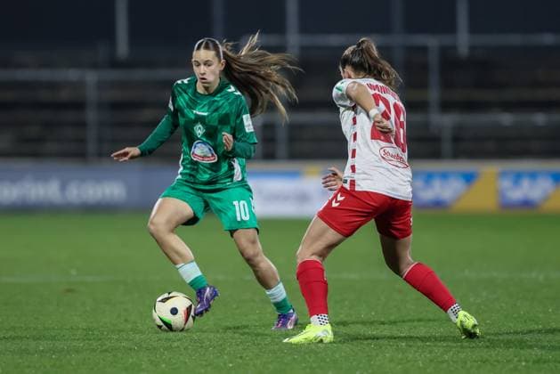 from left Tuana Mahmoud SV Werder Bremen, 10 and Martyna Wiankowska 1 FC Köln, 26 in a duel, dynamic, action, action, game scene, THE DFB GUIDELINES PROHIBIT ANY USE OF PHOTOGRAPHS AS IMAGE SEQUENCES AND OR QUASI VIDEO DFB REGULATIONS PROHIBIT ANY USE OF PHOTOGRAPHS AS IMAGE SEQUENCES AND OR QUASI VIDEO , 18 11 2024, Cologne Germany , Football, Google Pixel Women Bundesliga, 1 FC Köln SV Werder Bremen xobx