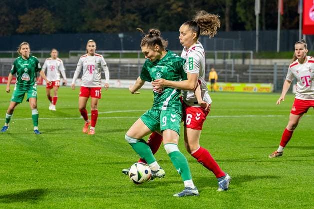 18 11 2024, Soccer Google Pixel Womens Bundesliga, Season 2024 2025, Matchday 10, 1 FC Cologne SV Werder Bremen at Franz Kremer Stadium in Cologne duel between Sophie Weidauer SV Werder Bremen, 09 and Lotta Cordes 1 FC Cologne, 06 Important note In accordance with the regulations of the DFL German Football League and the DFB German Football Association, it is prohibited to utilize or have utilized photographs taken in the stadium and or of the match in the form of sequential images and or video-like photo series Foto Kirchner Media TH Copyright: xKirchner-Media THx