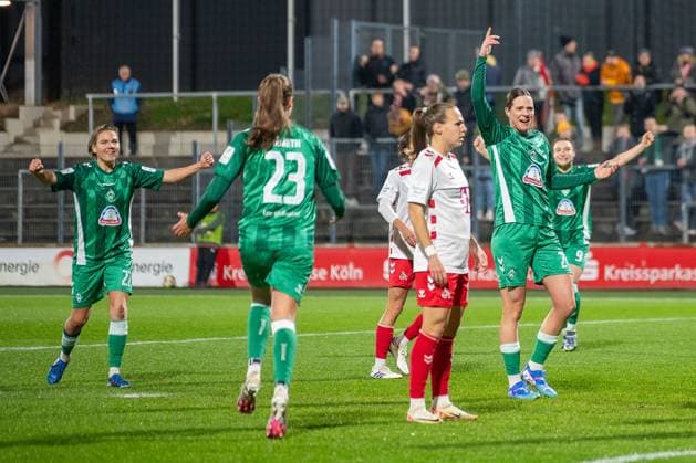 18 11 2024, Soccer Google Pixel Womens Bundesliga, Season 2024 2025, Matchday 10, 1 FC Koeln SV Werder Bremen at Franz Kremer Stadium in Cologne Lara Schmidt SV Werder Bremen, 24 raises her arm in jubilation after scoring the 1-0 goal Important notice According to the regulations of the DFL German Football League and the DFB German Football Association, it is prohibited, to utilize or have utilized photographs taken in the stadium and or of the match in the form of sequential images and or video-like photo series Foto Kirchner Media TH Copyright: xKirchner-Media THx
