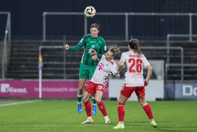 from left Lara Schmidt SV Werder Bremen, 24 and Dora Zeller 1 FC Köln, 19 in header duel, header, duel, action, action, game scene, THE DFB GUIDELINES PROHIBIT ANY USE OF PHOTOGRAPHS AS IMAGE SEQUENCES AND OR QUASI VIDEO DFB REGULATIONS PROHIBIT ANY USE OF PHOTOGRAPHS AS IMAGE SEQUENCES AND OR QUASI VIDEO , 18 11 2024, Cologne Germany , Football, Google Pixel Women Bundesliga, 1 FC Köln SV Werder Bremen xobx