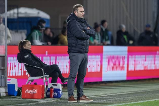 v li Thomas Horsch Coach, Head Coach, SV Werder Bremen , THE DFB GUIDELINES PROHIBIT ANY USE OF PHOTOGRAPHS AS IMAGE SEQUENCES AND OR QUASI VIDEO DFB REGULATIONS PROHIBIT ANY USE OF PHOTOGRAPHS AS IMAGE SEQUENCES AND OR QUASI VIDEO , 18 11 2024, Cologne Germany , Football, Google Pixel Womens Bundesliga, 1 FC Köln SV Werder Bremen xobx