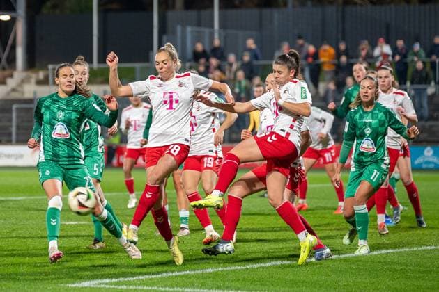 18 11 2024, Soccer Google Pixel Womens Bundesliga, Season 2024 2025, Matchday 10, 1 FC Koeln SV Werder Bremen at Franz Kremer Stadium in Cologne Janina Hechler 1 FC Koeln, 28 clears in front of Hanna Nemeth SV Werder Bremen, 23 Important note In accordance with the regulations of the DFL German Football League and the DFB German Football Association, it is prohibited to utilize or have utilized photographs taken in the stadium and or of the match in the form of sequential images and or video-like photo series Foto Kirchner Media TH Copyright: xKirchner-Media THx