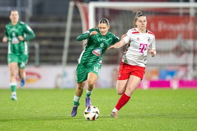 18 11 2024, Football Google Pixel Womens Bundesliga, Season 2024 2025, Matchday 10, 1 FC Cologne SV Werder Bremen at Franz Kremer Stadium in Cologne duel between Tuana Mahmoud SV Werder Bremen, 10 and Adriana Achcinska 1 FC Cologne, 09 Important note In accordance with the regulations of the DFL German Football League and the DFB German Football Association, it is prohibited to utilize or have utilized photographs taken in the stadium and or of the match in the form of sequential images and or video-like photo series Foto Kirchner Media TH Copyright: xKirchner-Media THx