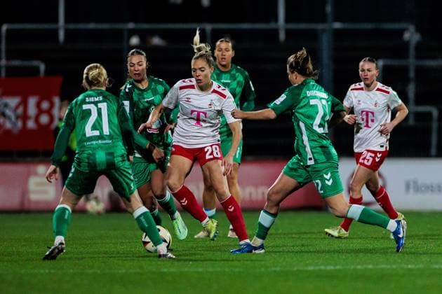 Google Pixel Womens Bundesliga, 1 FC Köln SV Werder Bremen 18 11 2024 duel Caroline Siems SV Werder Bremen, 21 , Janina Hechler 1 FC Köln, 28 , Nina Lührßen SV Werder Bremen, 27 Google Pixel Womens Bundesliga, 1 FC Köln SV Werder Bremen, Cologne, Franz Kremer Stadion on 18 11 2024 Copyright: xBEAUTIFULxSPORTS Wunderlx