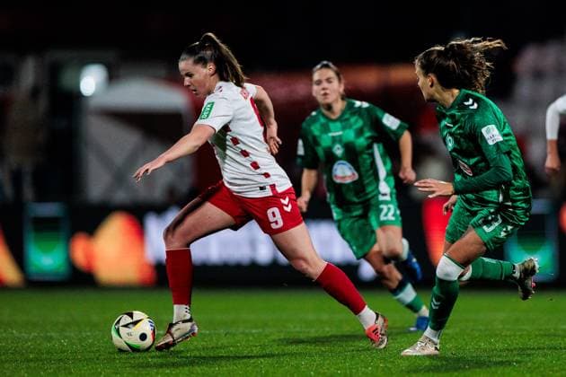 Google Pixel Womens Bundesliga, 1 FC Köln SV Werder Bremen 18 11 2024 Adriana Achcinska 1 FC Köln, 9 on the ball Google Pixel Womens Bundesliga, 1 FC Köln SV Werder Bremen, Cologne, Franz Kremer Stadium on 18 11 2024 Copyright: xBEAUTIFULxSPORTS Wunderlx