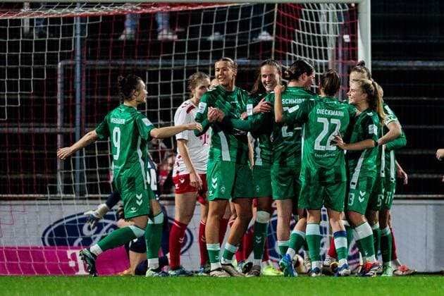 Google Pixel Womens Bundesliga, 1 FC Köln SV Werder Bremen 18 11 2024 Cheers for 0 1 after own goal by Adriana Achcinska 1 FC Köln, 9 Google Pixel Womens Bundesliga, 1 FC Köln SV Werder Bremen, Köln, Franz Kremer Stadion on 18 11 2024 Copyright: xBEAUTIFULxSPORTS Wunderlx
