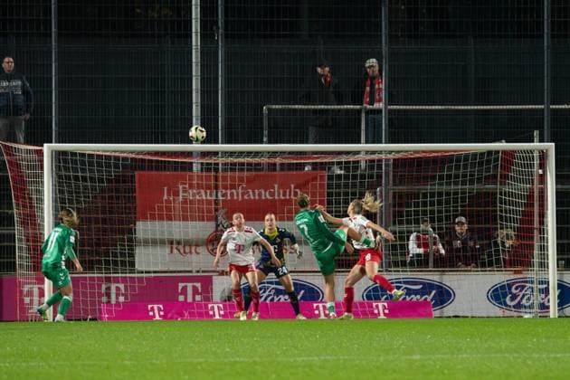 Köln, Germany, November 18th 2024: Bremen almost scored during the Google Pixel Frauen-Bundesliga between 1. FC Köln and SV Werder Bremen at Franz-Kremer-Stadion in Köln, Germany. (Qianru Zhang SPP) Copyright: xQianruxZhang SPPx spp-en-QiZh-DSC_5888--