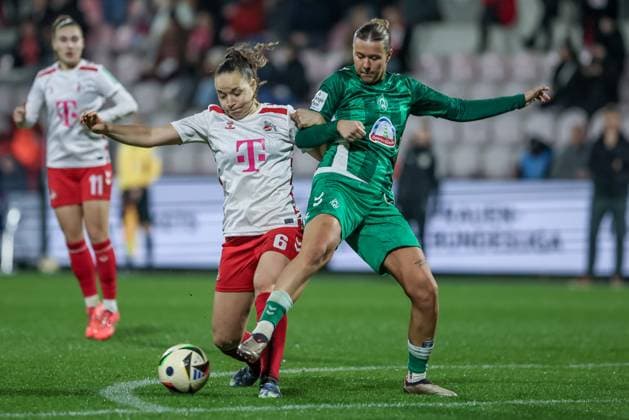 from left Lotta Cordes 1 FC Köln, 6 and Larissa Mühlhaus SV Werder Bremen, 7 in duel, duel, dynamics, action, action, game scene, THE DFB GUIDELINES PROHIBIT ANY USE OF PHOTOGRAPHS AS IMAGE SEQUENCES AND OR QUASI VIDEO DFB REGULATIONS PROHIBIT ANY USE OF PHOTOGRAPHS AS IMAGE SEQUENCES AND OR QUASI VIDEO , 18 11 2024, Cologne Germany , Football, Google Pixel Womens Bundesliga, 1 FC Köln SV Werder Bremen xobx