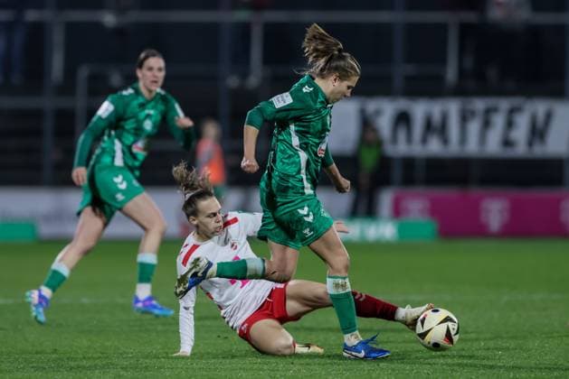 from left Dora Zeller 1 FC Köln, 19 and Rieke Dieckmann SV Werder Bremen, 22 in a duel, dynamic, action, action, game scene, THE DFB GUIDELINES PROHIBIT ANY USE OF PHOTOGRAPHS AS IMAGE SEQUENCES AND OR QUASI VIDEO DFB REGULATIONS PROHIBIT ANY USE OF PHOTOGRAPHS AS IMAGE SEQUENCES AND OR QUASI VIDEO , 18 11 2024, Cologne Germany , Football, Google Pixel Women Bundesliga, 1 FC Köln SV Werder Bremen xobx