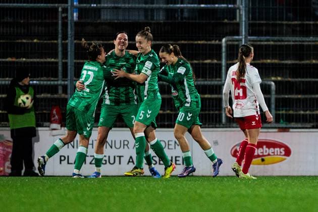 Google Pixel Womens Bundesliga, 1 FC Köln SV Werder Bremen 18 11 2024 Cheers for 0 2 by Lara Schmidt SV Werder Bremen, 24 Google Pixel Womens Bundesliga, 1 FC Köln SV Werder Bremen, Cologne, Franz Kremer Stadium on 18 11 2024 Copyright: xBEAUTIFULxSPORTS Wunderlx