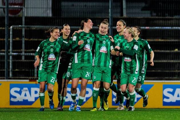 Google Pixel Womens Bundesliga, 1 FC Köln SV Werder Bremen 18 11 2024 Cheers for 0 2 by Lara Schmidt SV Werder Bremen, 24 Google Pixel Womens Bundesliga, 1 FC Köln SV Werder Bremen, Cologne, Franz Kremer Stadium on 18 11 2024 Copyright: xBEAUTIFULxSPORTS Wunderlx