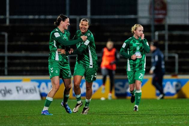 Google Pixel Womens Bundesliga, 1 FC Köln SV Werder Bremen 18 11 2024 Cheers for 0 2 by Lara Schmidt SV Werder Bremen, 24 Google Pixel Womens Bundesliga, 1 FC Köln SV Werder Bremen, Cologne, Franz Kremer Stadium on 18 11 2024 Copyright: xBEAUTIFULxSPORTS Wunderlx