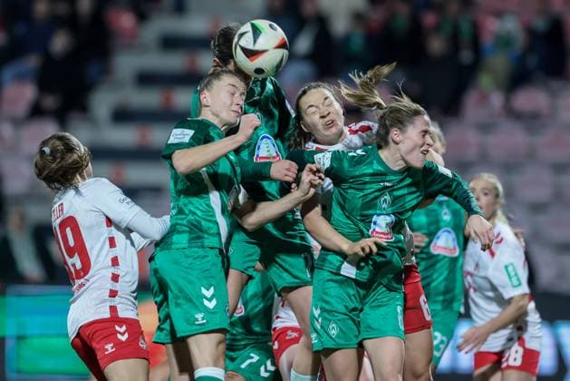 from left Dora Zeller 1 FC Köln, 19 , Michelle Ulbrich SV Werder Bremen, 5 , Lara Schmidt SV Werder Bremen, 24 , Lotta Cordes 1 FC Köln, 6 and Reena Wichmann SV Werder Bremen, 6 in header duel, header, duel, action, action, game scene, THE DFB GUIDELINES PROHIBIT ANY USE OF PHOTOGRAPHS AS IMAGE SEQUENCES AND OR QUASI VIDEO DFB REGULATIONS PROHIBIT ANY USE OF PHOTOGRAPHS AS IMAGE SEQUENCES AND OR QUASI VIDEO , 18 11 2024, Cologne Germany , Football, Google Pixel Women Bundesliga, 1 FC Köln SV Werder Bremen xobx
