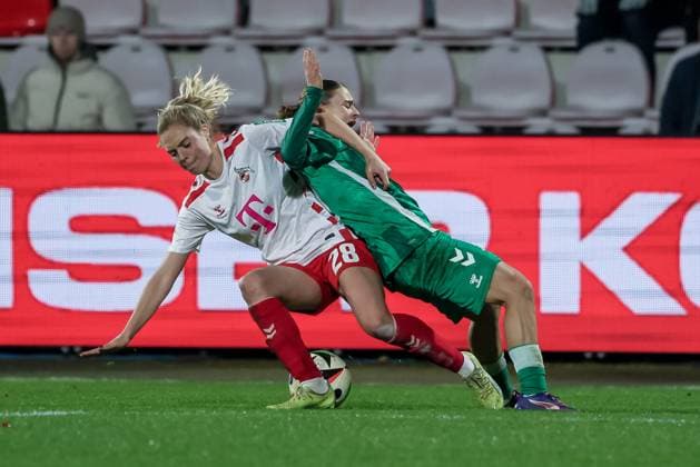 from left Janina Hechler 1 FC Köln, 28 and Tuana Mahmoud SV Werder Bremen, 10 in a duel, dynamic, action, action, game scene, THE DFB GUIDELINES PROHIBIT ANY USE OF PHOTOGRAPHS AS IMAGE SEQUENCES AND OR QUASI VIDEO DFB REGULATIONS PROHIBIT ANY USE OF PHOTOGRAPHS AS IMAGE SEQUENCES AND OR QUASI VIDEO , 18 11 2024, Cologne Germany , Football, Google Pixel Womens Bundesliga, 1 FC Köln SV Werder Bremen xobx
