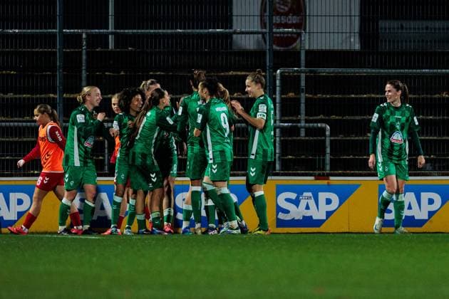 Google Pixel Womens Bundesliga, 1 FC Köln SV Werder Bremen 18 11 2024 Cheers for 0 3 by Emöke Papai SV Werder Bremen, 16 Google Pixel Womens Bundesliga, 1 FC Köln SV Werder Bremen, Cologne, Franz Kremer Stadion on 18 11 2024 Copyright: xBEAUTIFULxSPORTS Wunderlx