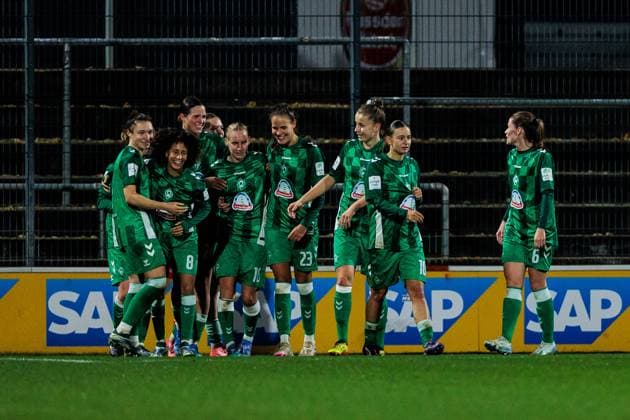 Google Pixel Womens Bundesliga, 1 FC Köln SV Werder Bremen 18 11 2024 Cheers for 0 3 by Emöke Papai SV Werder Bremen, 16 Google Pixel Womens Bundesliga, 1 FC Köln SV Werder Bremen, Cologne, Franz Kremer Stadion on 18 11 2024 Copyright: xBEAUTIFULxSPORTS Wunderlx