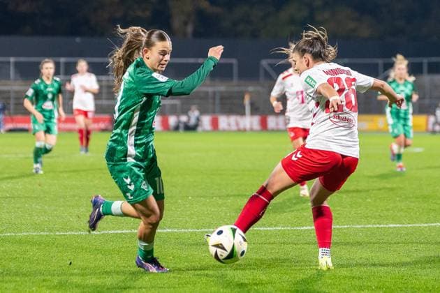 18 11 2024, Soccer Google Pixel Womens Bundesliga, Season 2024 2025, Matchday 10, 1 FC Koeln SV Werder Bremen at Franz Kremer Stadium in Cologne duel between Tuana Mahmoud SV Werder Bremen, 10 and Martyna Wiankowska 1 FC Koeln, 26 Important note In accordance with the regulations of the DFL German Football League and the DFB German Football Association, it is prohibited to utilize or have utilized photographs taken in the stadium and or of the match in the form of sequential images and or video-like photo series Foto Kirchner Media TH Copyright: xKirchner-Media THx