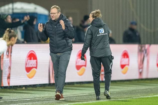 18 11 2024, Football Google Pixel Womens Bundesliga, Season 2024 2025, Matchday 10, 1 FC Koeln SV Werder Bremen at Franz Kremer Stadium in Cologne Thomas Horsch SV Werder Bremen, Coach cannot understand the referees decision and shows it clearly Important note According to the regulations of the DFL German Football League or the DFB German Football Association, it is prohibited to use or have used photographs taken in the stadium and or from the match in the form of sequential images and or video-like photo series Photo Kirchner Media TH Copyright: xKirchner-Media THx