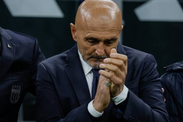 Milan, Italy, 17th November 2024, San Siro Stadium: Mister Luciano Spalletti (Italy) applauds during the french anthem during the UEFA Nations League 2024, League A, Group A2, match between Italy and France at San Siro Stadium, Italy. Francesco Farina SPP (FRANCESCO FARINA SPP) Copyright: xFRANCESCOxFARINAx xSPPx spp-en-FrFa-_O2A0566