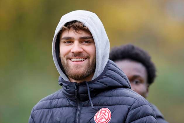 Soccer Lower Rhine Cup, quarter-finals season 2024 2025, SV Sonsbeck Rot Weiss Essen on 16 11 2024 at the Willy Lemkens Sportpark in Sonsbeck, Parkstrasse 8, 47665 Sonsbeck Leonardo Vonic Rot Weiss Essen