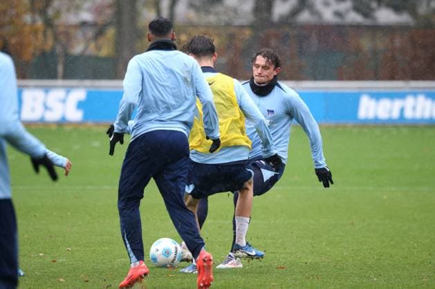 DEU, DFL, 2 FBL Hertha BSC, Training, 19 11 2024, Sportforum, Berlin, DEU, DFL, 2 FBL Hertha BSC, Training, im Bild Fabian Reese Hertha BSC Berlin 11 DFL regulations prohibit any use of Photographs as image sequences and or quasi video Foto Juergen Engler nordphoto GmbH nordphotoxGmbHx xEngler nph00076