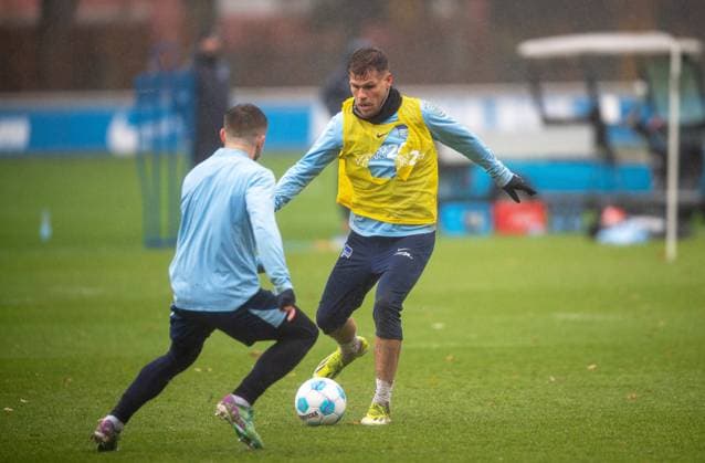 Soccer, Men, Season 2024 25, 2 Bundesliga, Hertha BSC, Training, v l Jonjoe Kenny Hertha BSC , Florian Niederlechner Hertha BSC , 19 11 2024, Copyright: xSebastianxRäppold MatthiasxKochx