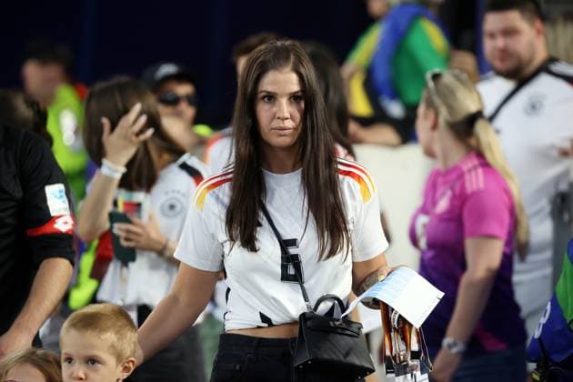 05.07.24 Spanien - Deutschland Deutschland, Stuttgart, 05.07.2024, Fussball, UEFA EURO, EM, Europameisterschaft,Fussball 2024, Viertelfinale, Spanien - Deutschland: Lina Meyer, Frau von Joshua Kimmich (Deutschland) mit Kindern. *** 05 07 24 Spain Germany Germany, Stuttgart, 05 07 2024, football, UEFA Euro 2024, quarter-finals, Spain Germany Lina Meyer, wife of Joshua Kimmich Germany with children