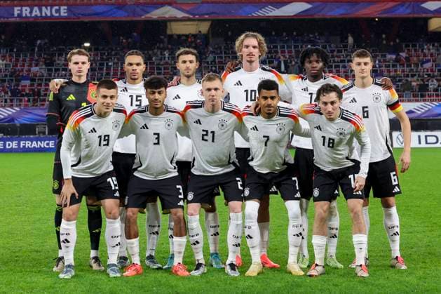 France, Valenciennes, 19 11 2024, Stade du Hainaut, France U21 v Germany U21 International Friendly, The German players pose for a team photo Valenciennes Stade du Hainaut France eu-images-700