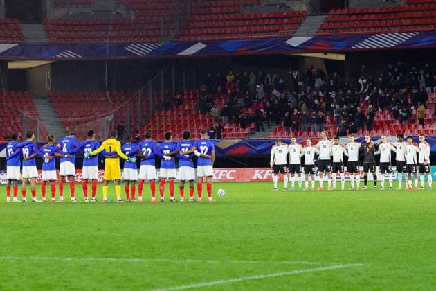 France, Valenciennes, 19 11 2024, Stade du Hainaut, France U21 v Germany U21 International Friendly, The players from France and Germany stand next to each other during a minute s silence Valenciennes Stade du Hainaut France eu-images-700