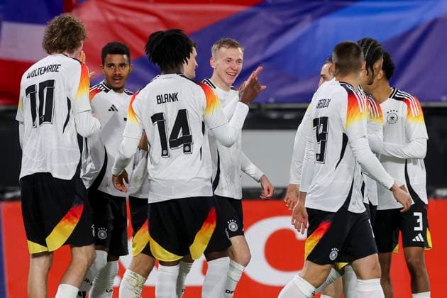 France, Valenciennes, 19 11 2024, Stade du Hainaut, France U21 v Germany U21 International Friendly, Maximilian Beier Germany celebrates his goal with teammates Valenciennes Stade du Hainaut France eu-images-700