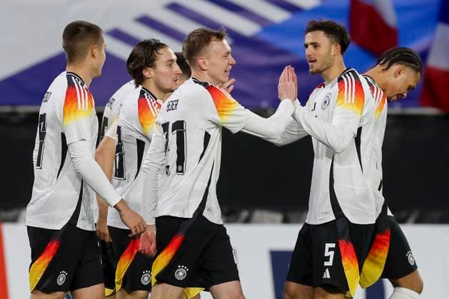 France, Valenciennes, 19 11 2024, Stade du Hainaut, France U21 v Germany U21 International Friendly, Maximilian Beier Germany celebrates his goal with teammates Valenciennes Stade du Hainaut France eu-images-700