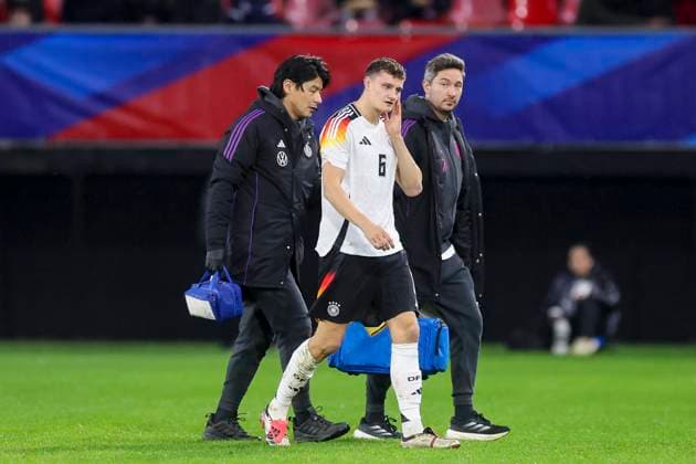 France, Valenciennes, 19 11 2024, Stade du Hainaut, France U21 v Germany U21 International Friendly, Eric Martel Germany leaves the pitch injured Valenciennes Stade du Hainaut France eu-images-700
